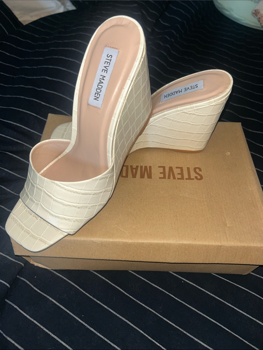 Steve Madden Veles Wedge Sandal - Bone Croc - Picture 2 of 5